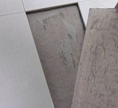 陵水瓷砖空鼓维修公司分享瓷砖铺贴时如果打浆（即涂抹在瓷砖背面和基层上的砂浆或瓷砖胶）过少，会带来以下问题