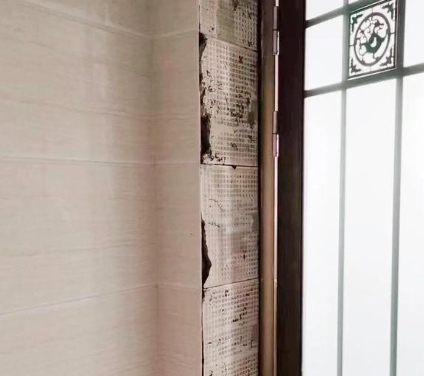 陵水瓷砖空鼓免砸砖维修公司分享吸水砖泡水时间不够或过长都会对瓷砖铺贴效果产生影响